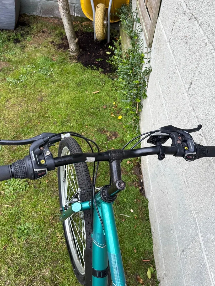 Apollo Cosmo Mens Hybrid Bike - Image 3