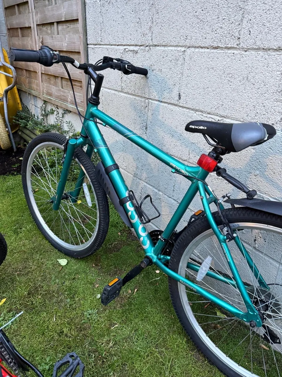 Apollo Cosmo Mens Hybrid Bike - Image 4