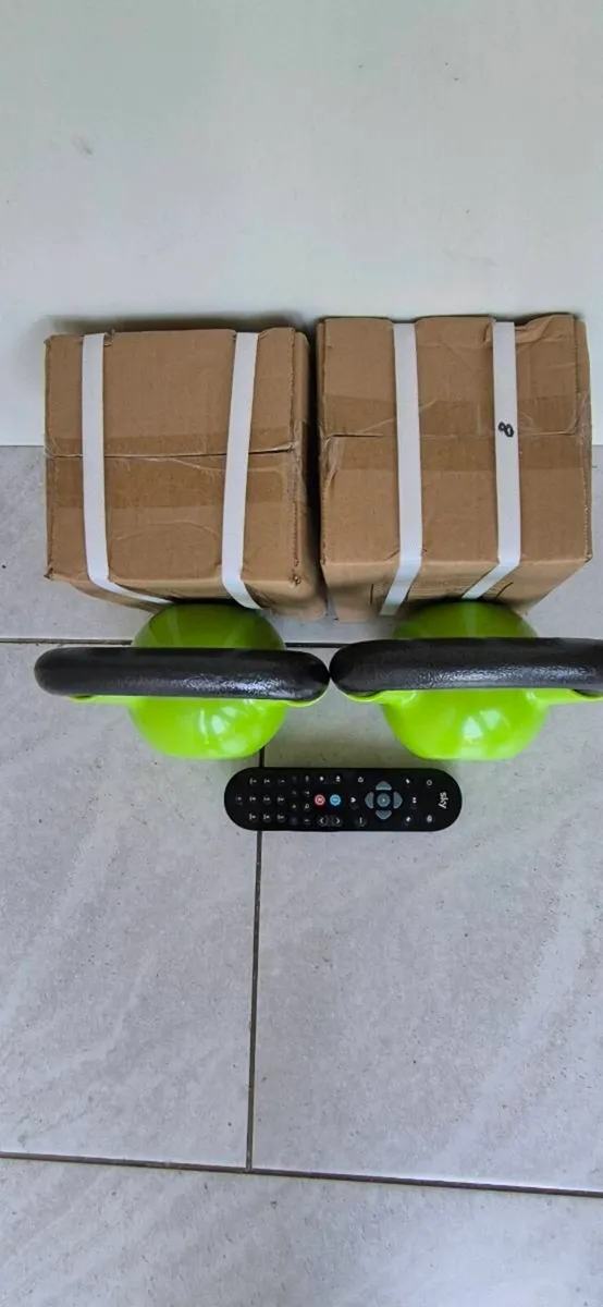 Brand new 2x8kilo cast iron kettlebells - Image 2
