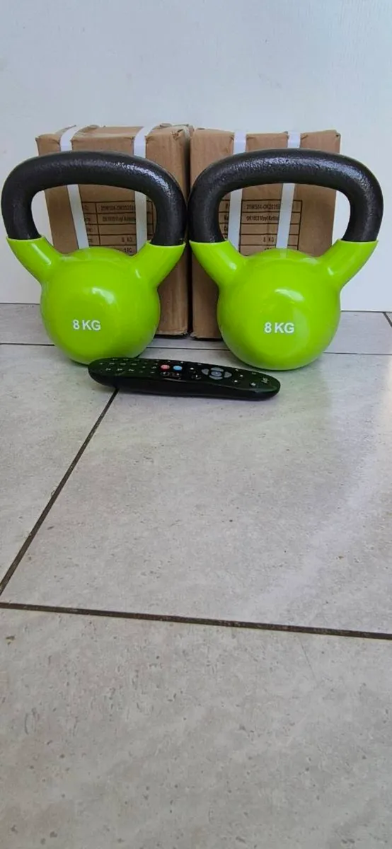 Brand new 2x8kilo cast iron kettlebells - Image 3