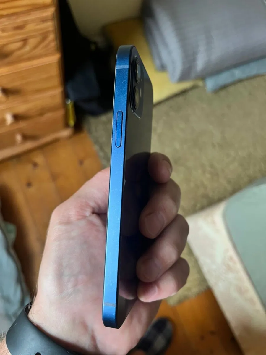 iPhone - Image 3