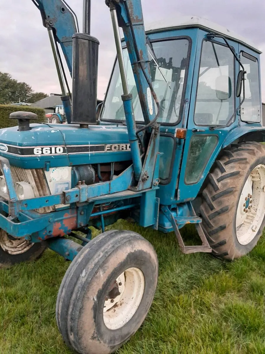 TRACTOR - Image 1
