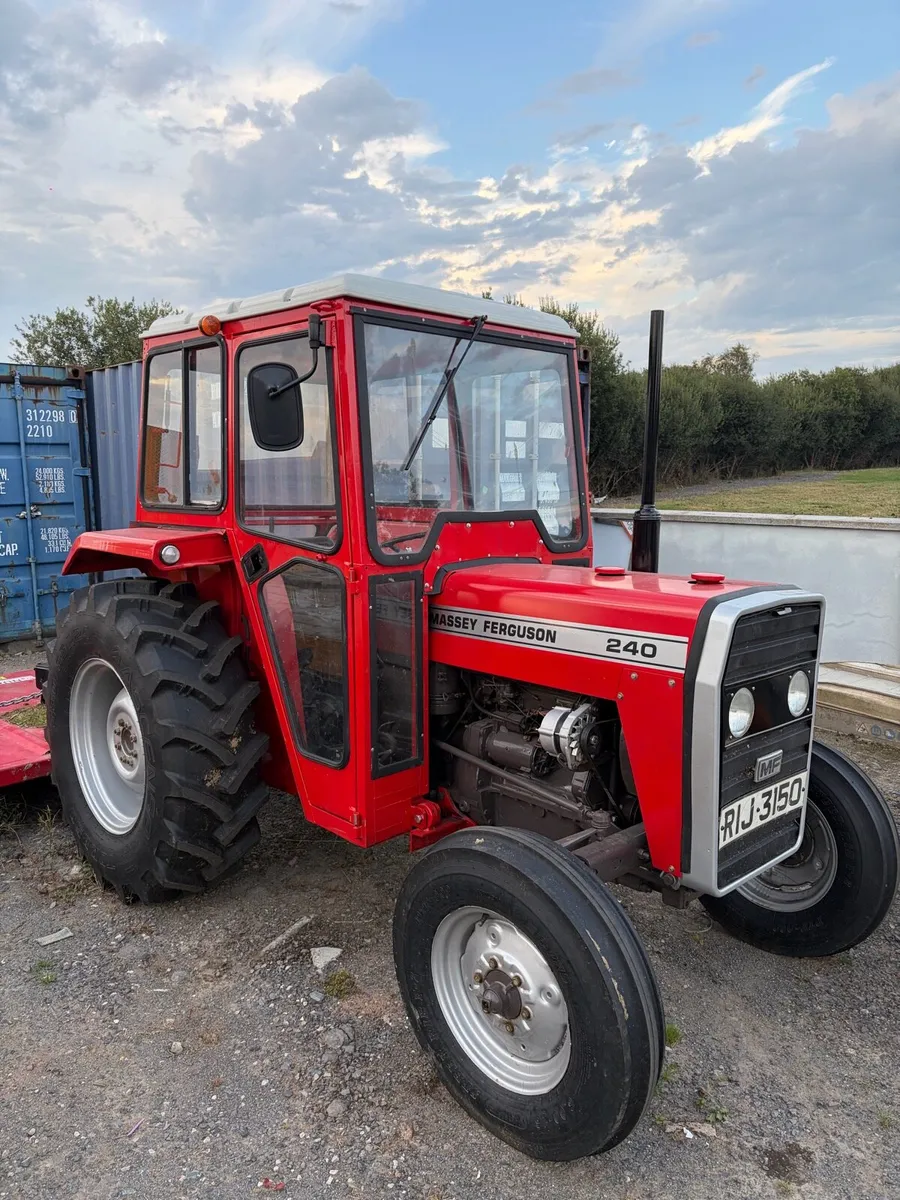 Massey Ferguson 240 - Image 1
