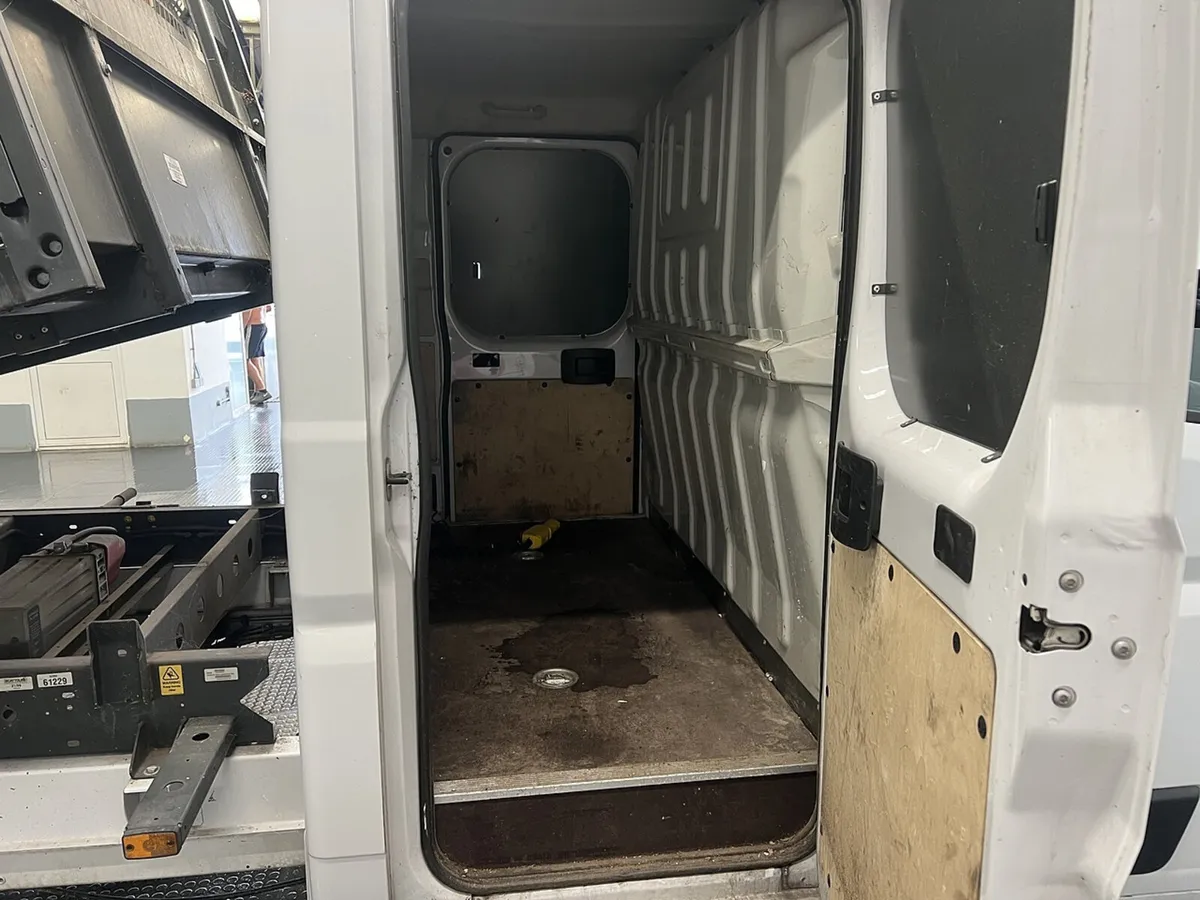 2021 Peugeot Boxer Tipper Van - Image 3