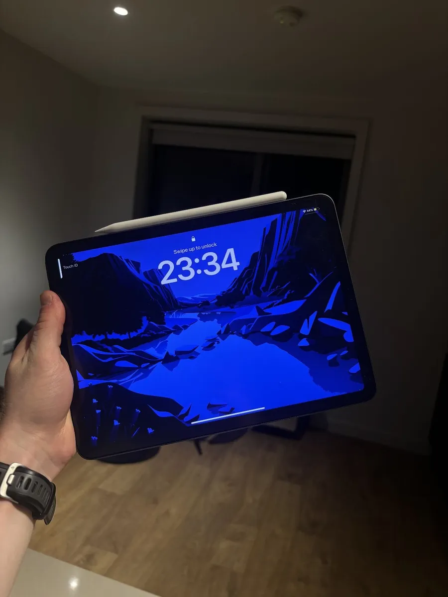 iPad Air 4th Gen 64GB WiFi + Apple Pencil 2nd Gen - Image 1