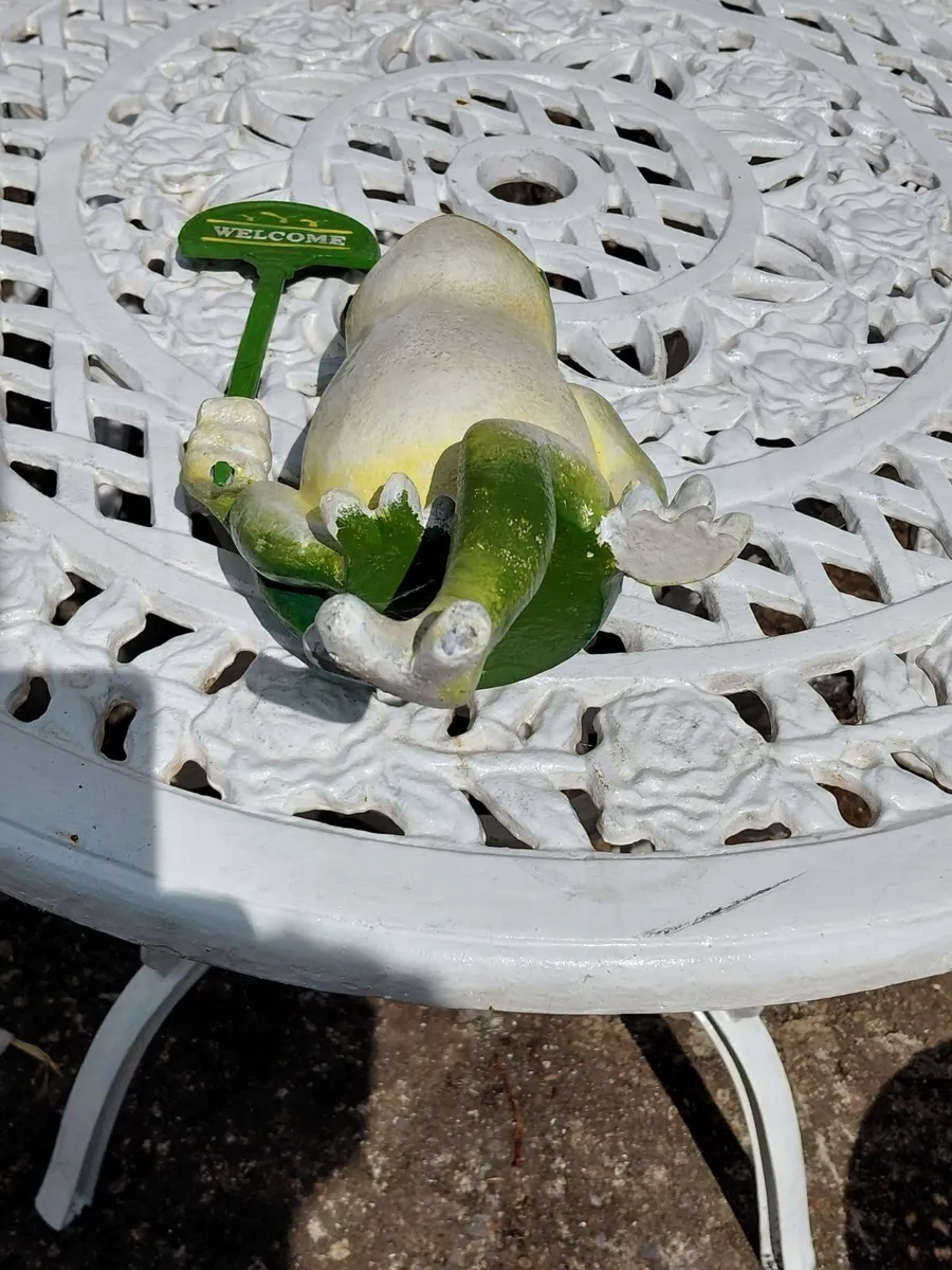 Cast Iron Hand‑Painted Frog – Welcome Sign – Garde - Image 2