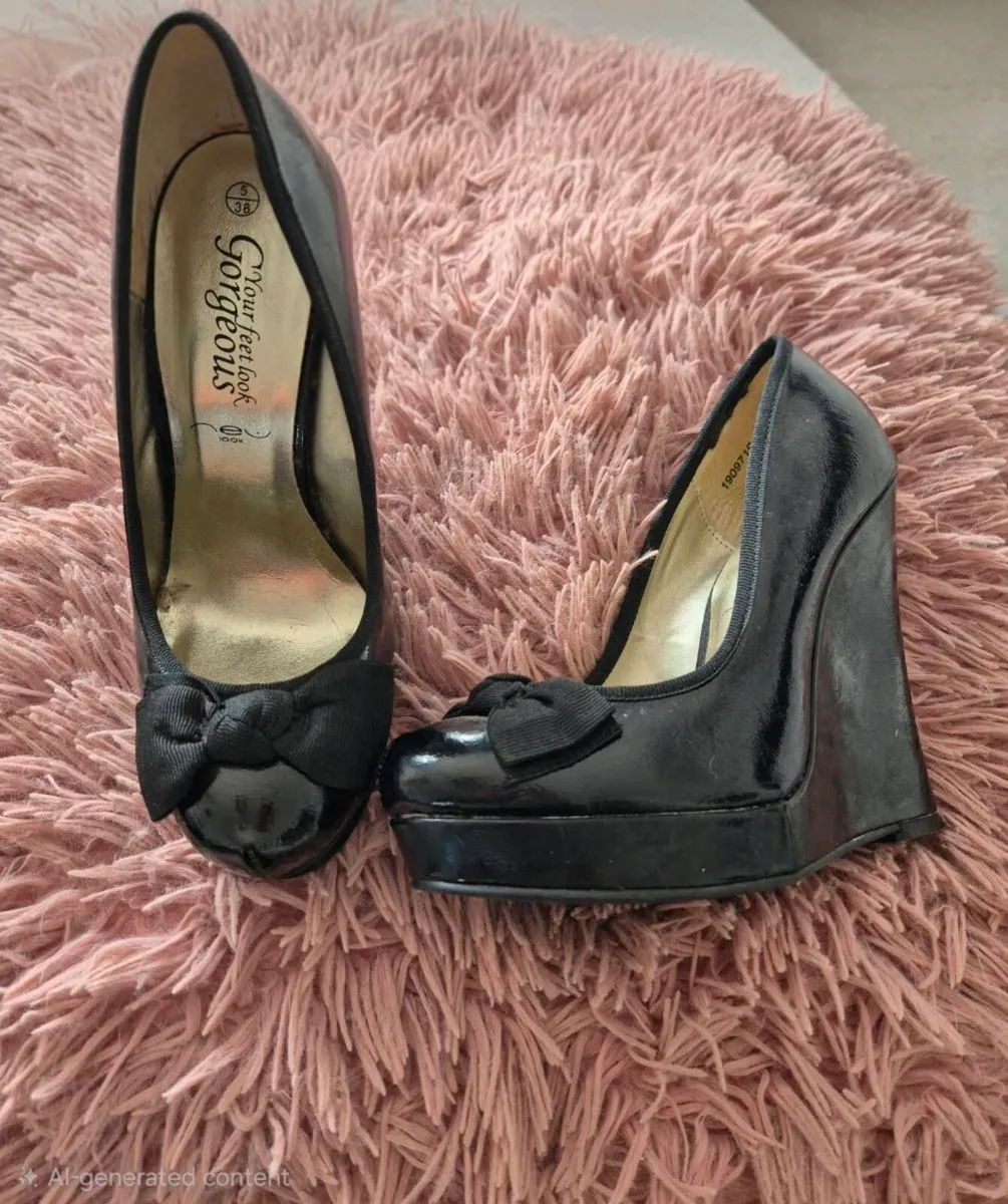 Brand New Size 5 Ladies Shoes - Image 2