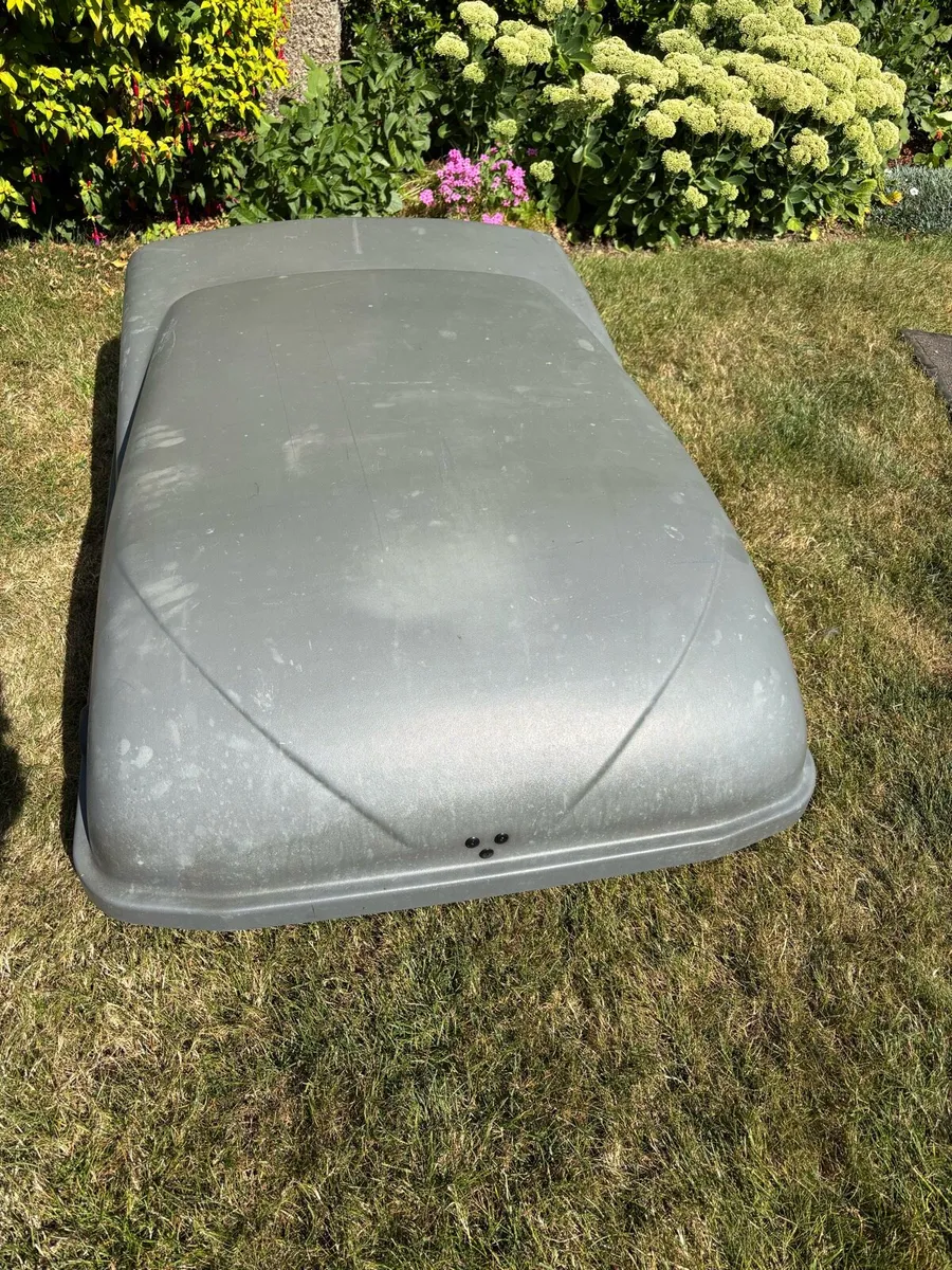 Roof box - Image 1