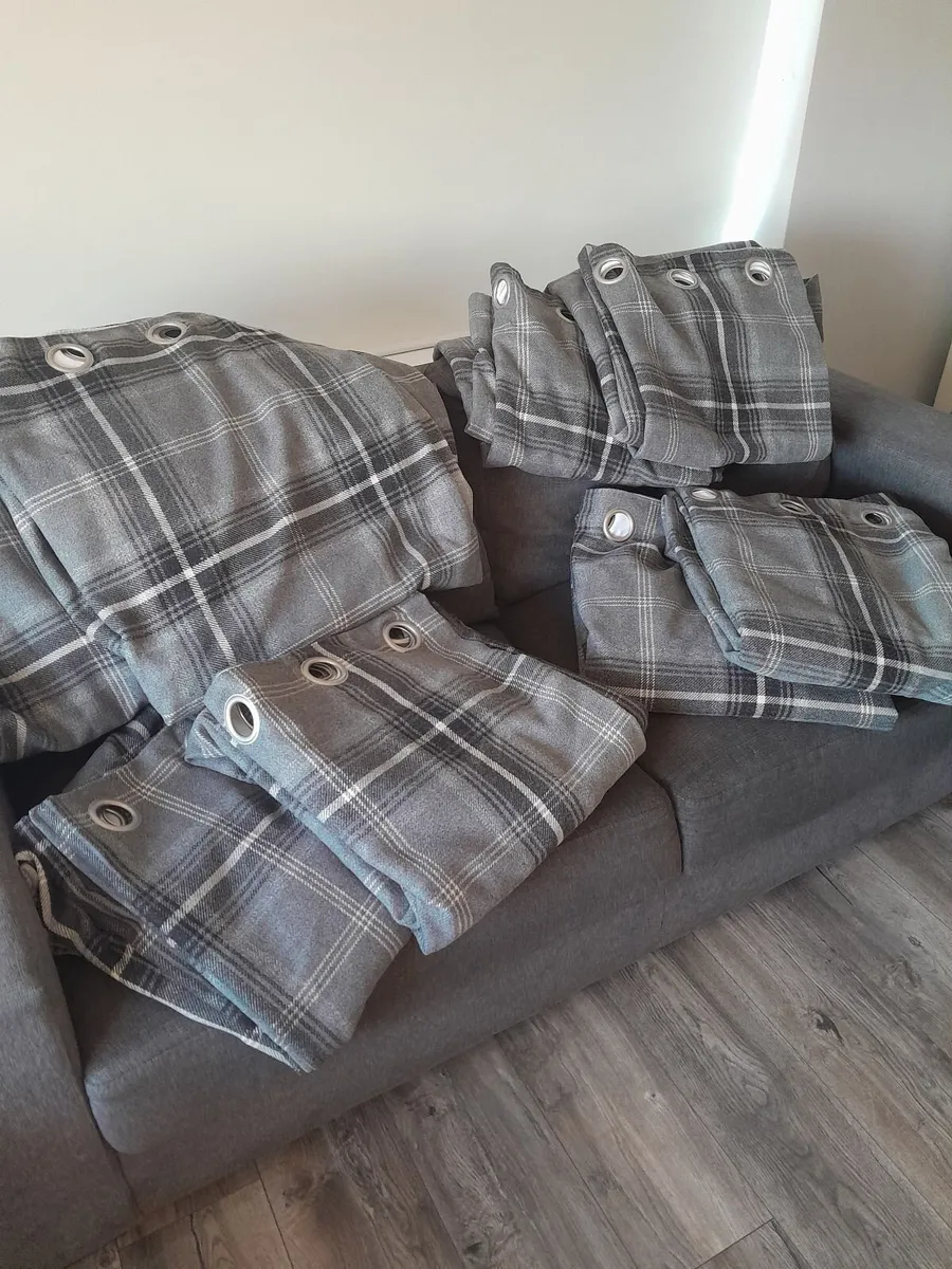 4 Pairs of Thermal+Blackout Curtains Harry Corry - Image 4