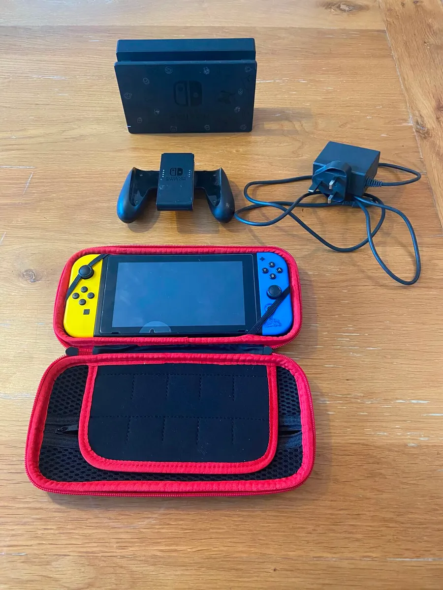 Nintendo Switch plus Mario cart 8 deluxe - Image 1