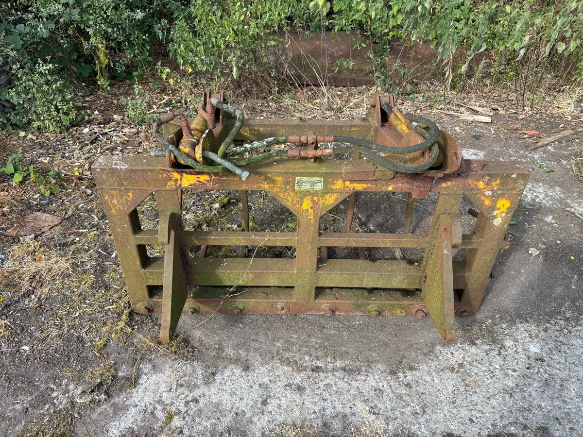 Selection of used farm machinery for sale - Image 4