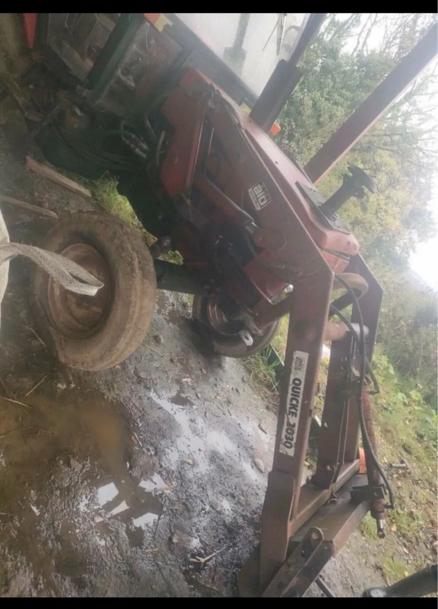 Zetor 5911 with loader - Image 2
