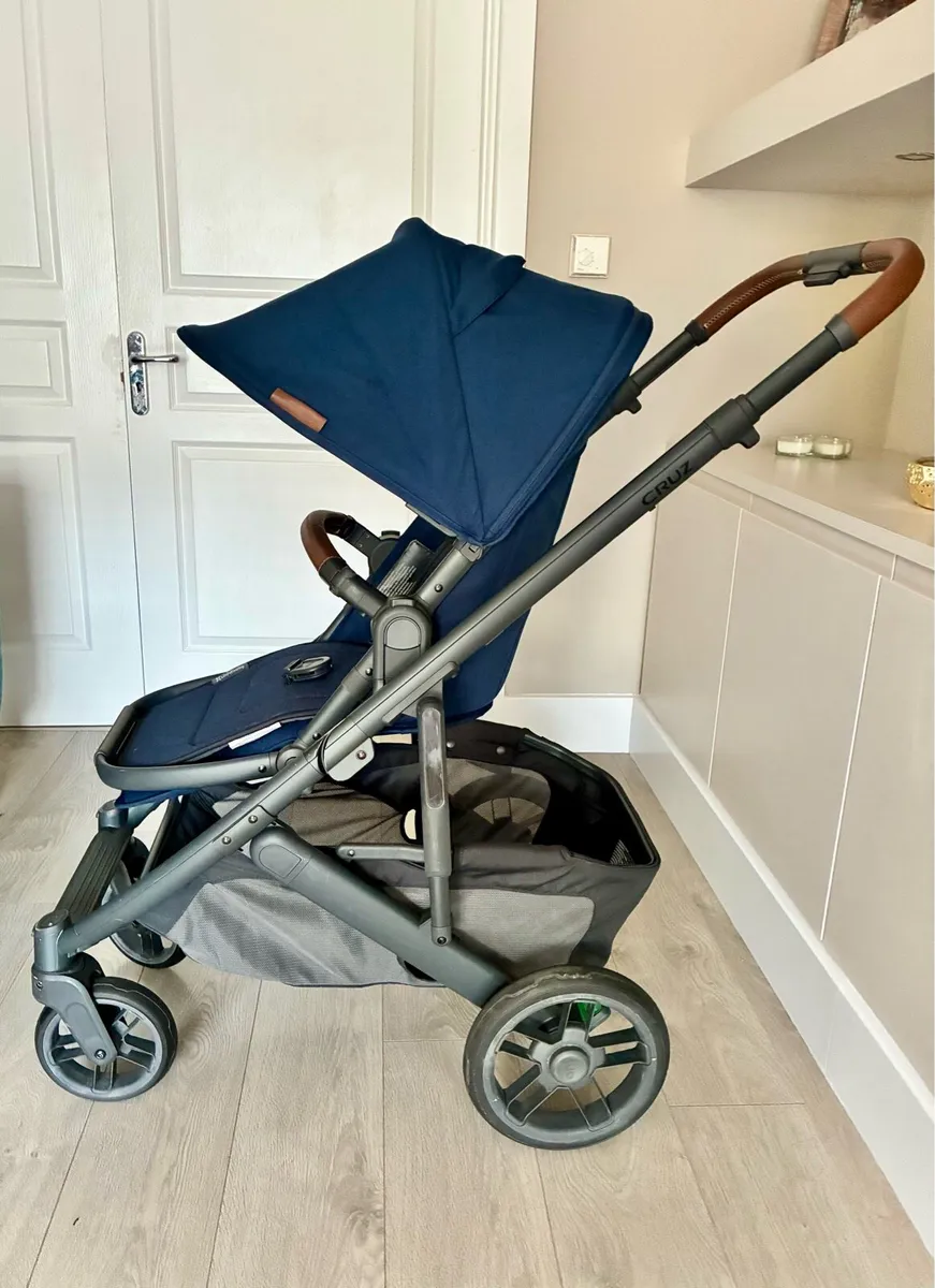 Navy Blue (Noa) Uppababy Cruz V2 Pushchair - Image 1