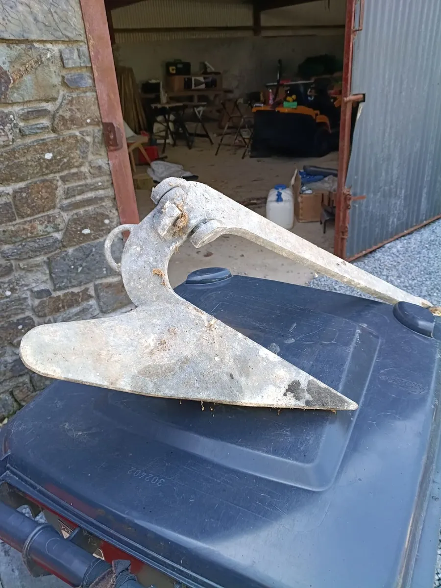 Anchor and chain - Image 1