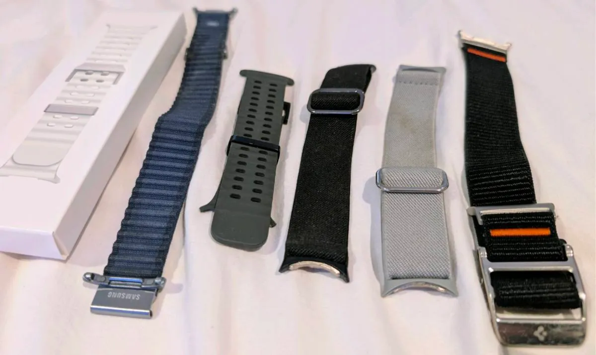 Samsung Galaxy Watch Ultra + 6 Straps + Duo Charge - Image 4