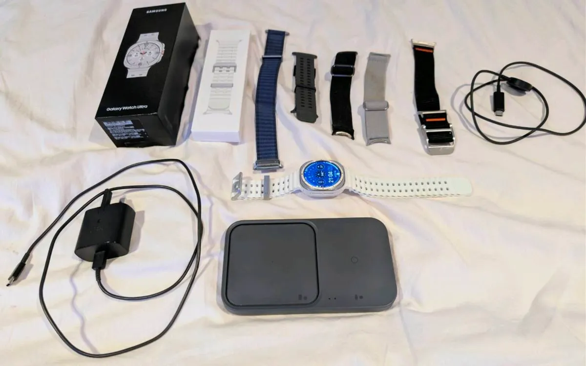 Samsung Galaxy Watch Ultra + 6 Straps + Duo Charge - Image 1