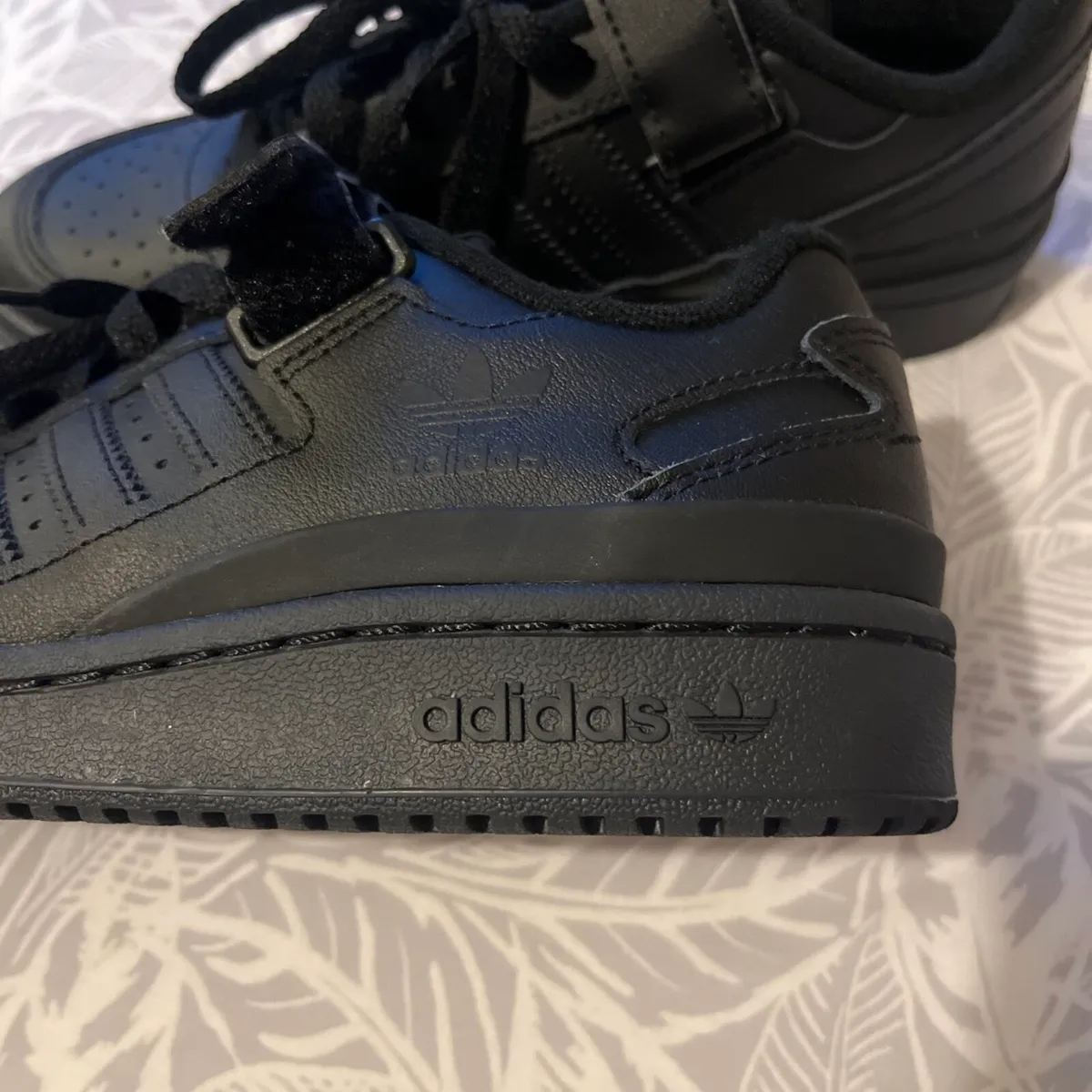 Kids school runners- size 4UK - Image 3