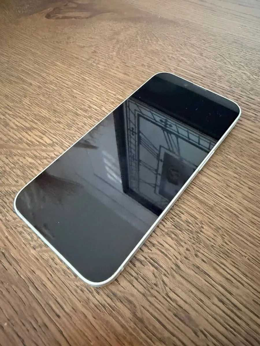 iPhone 16E - 128GB - White - Image 4