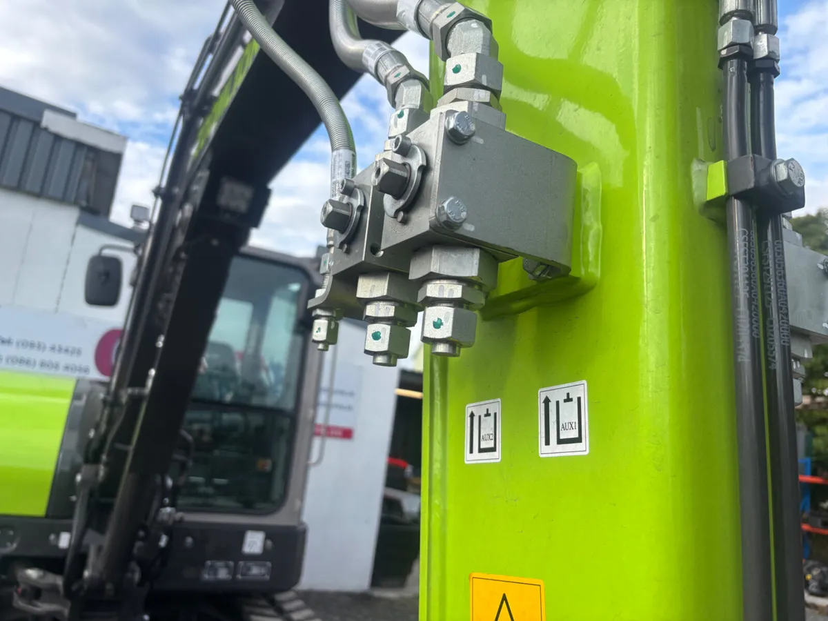 Zoomlion ZE55GU 5.5t Excavator For Sale - Image 4