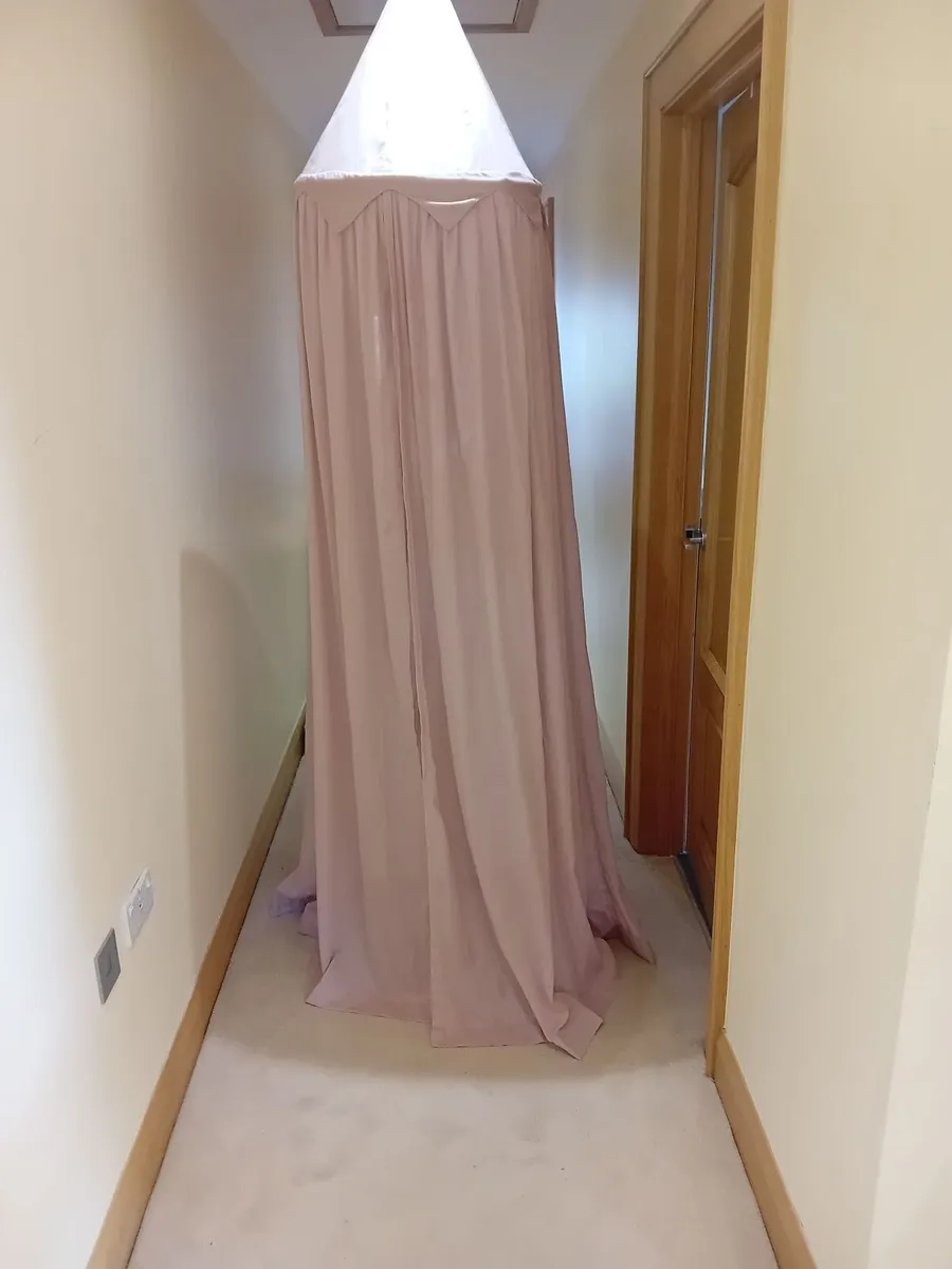 Beautiful Dusty Pink Canopy - Image 2