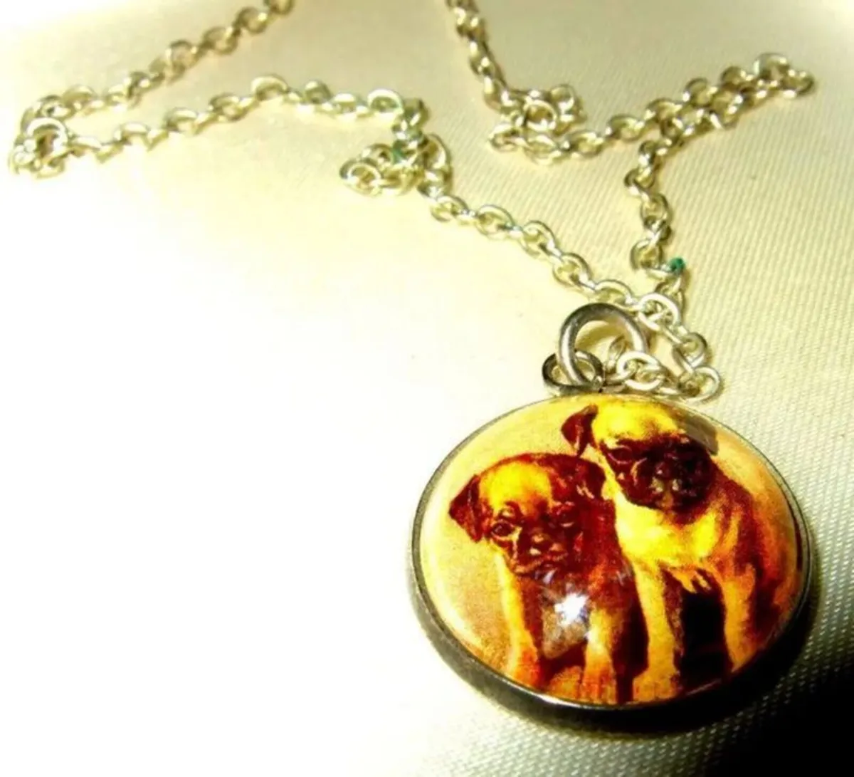 Vintage Cabouchon Pendant & Silver Chain - Image 4
