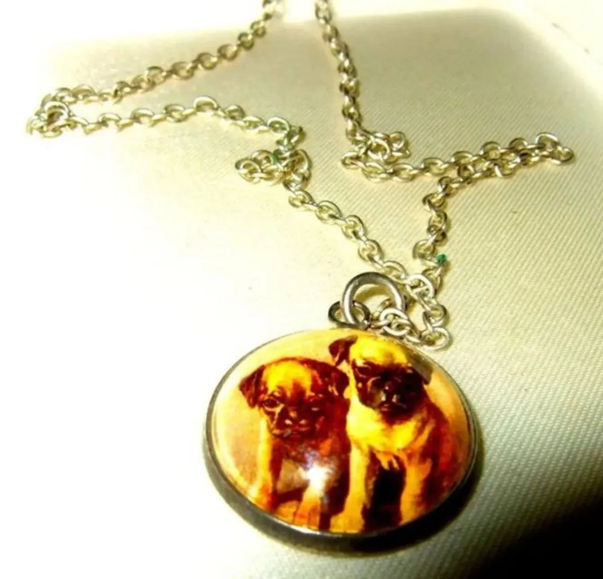 Vintage Cabouchon Pendant & Silver Chain - Image 3