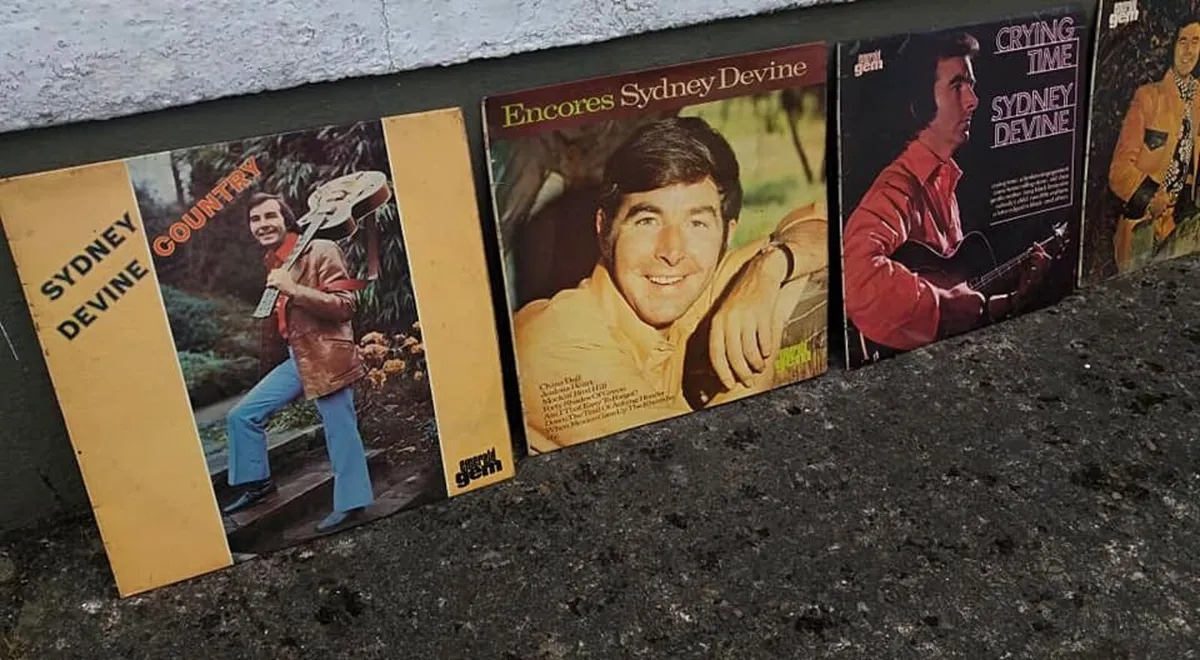 5 Sydney Devine vinyl albums - Image 3