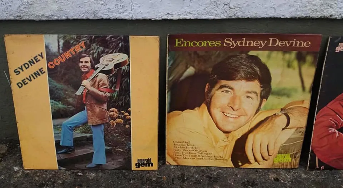 5 Sydney Devine vinyl albums - Image 4