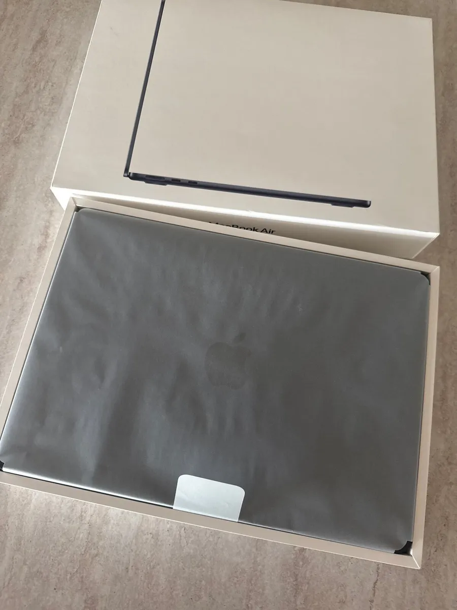 2025 mac book air - Image 1