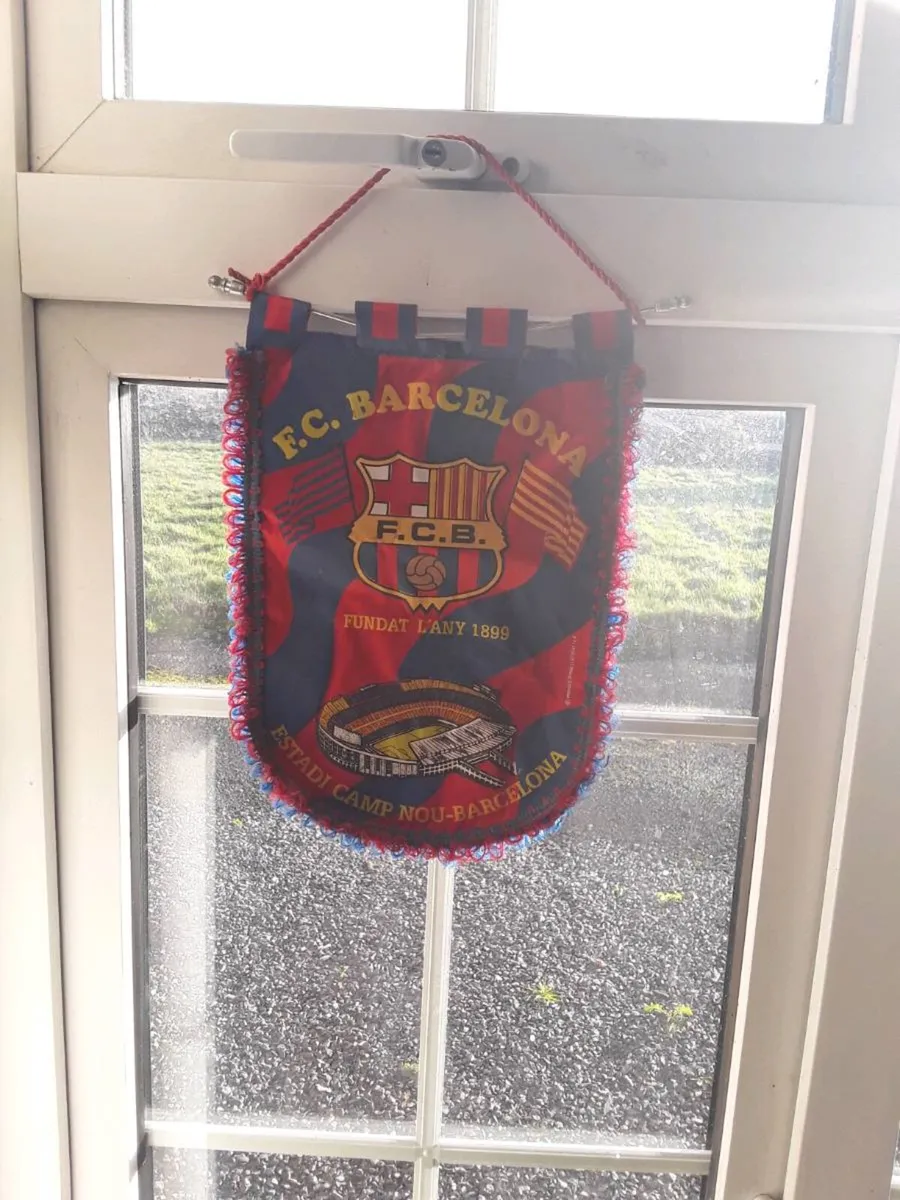 Barcelona football pennant 30 years old - Image 3