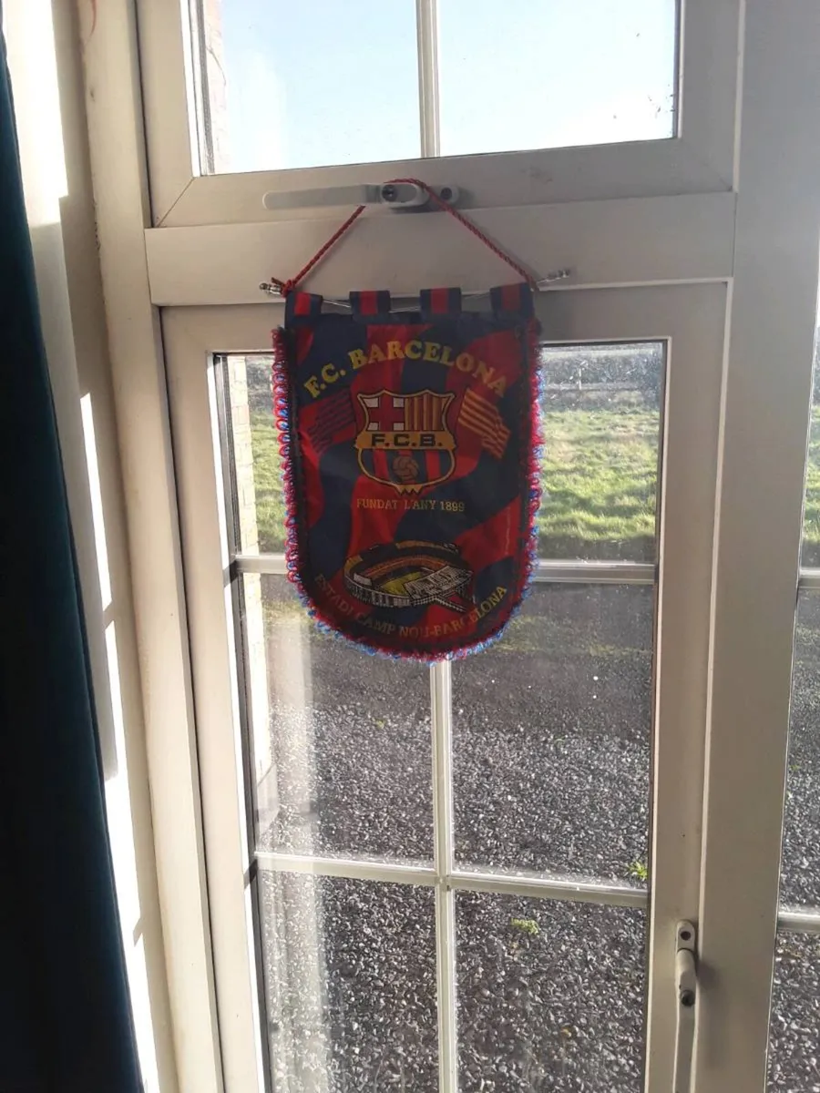 Barcelona football pennant 30 years old - Image 2
