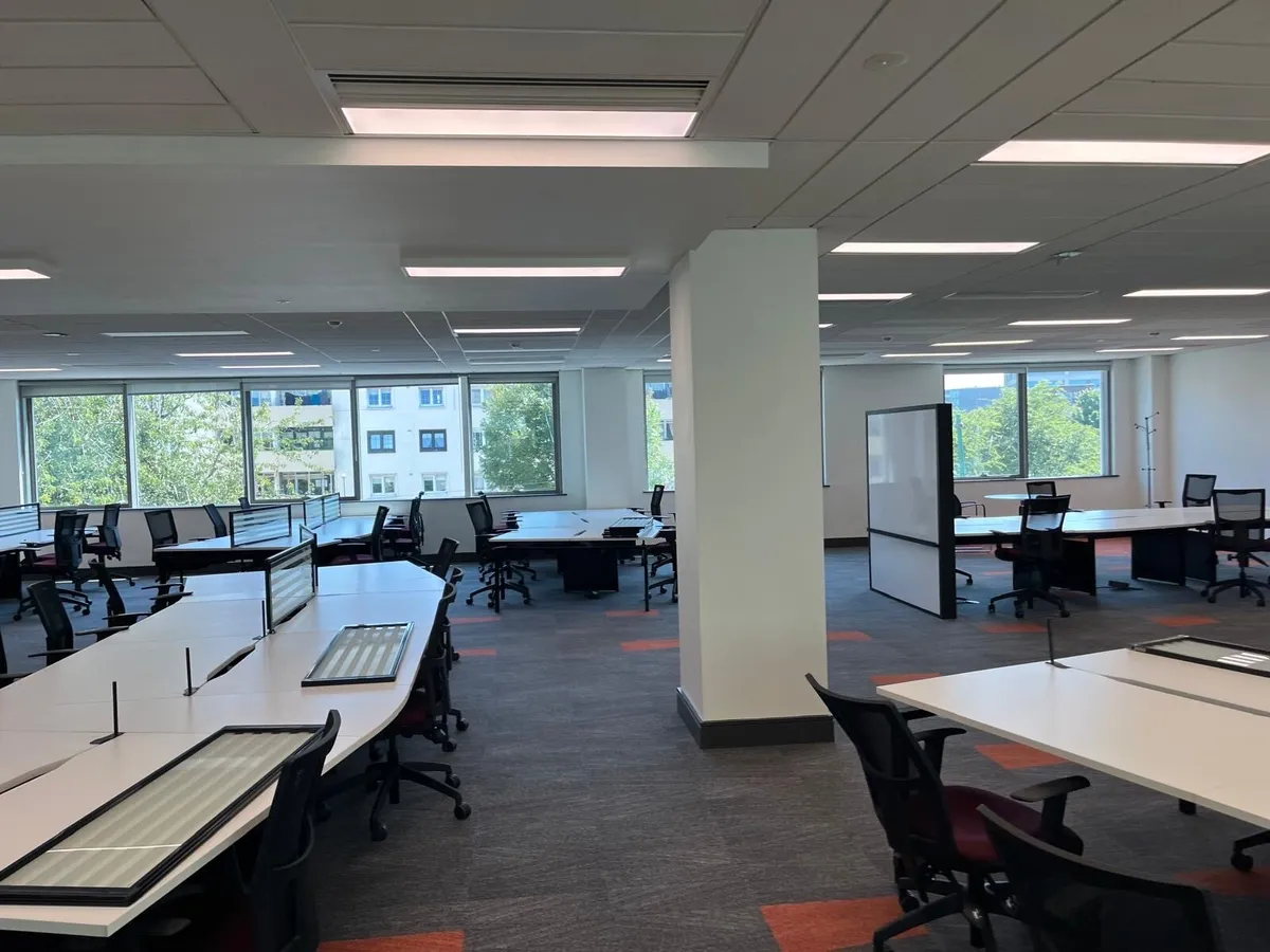 Office desks 400 work stations like new pods of 6 - Image 2