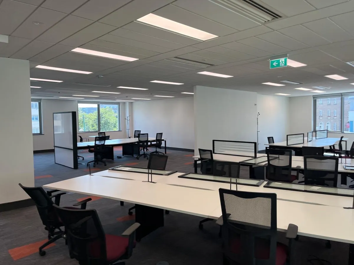 Office desks 400 work stations like new pods of 6 - Image 3