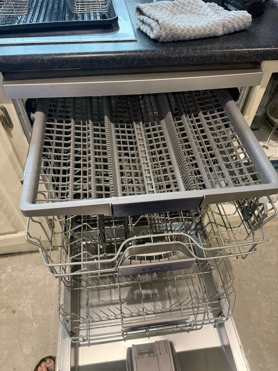 Dishwasher - Image 2