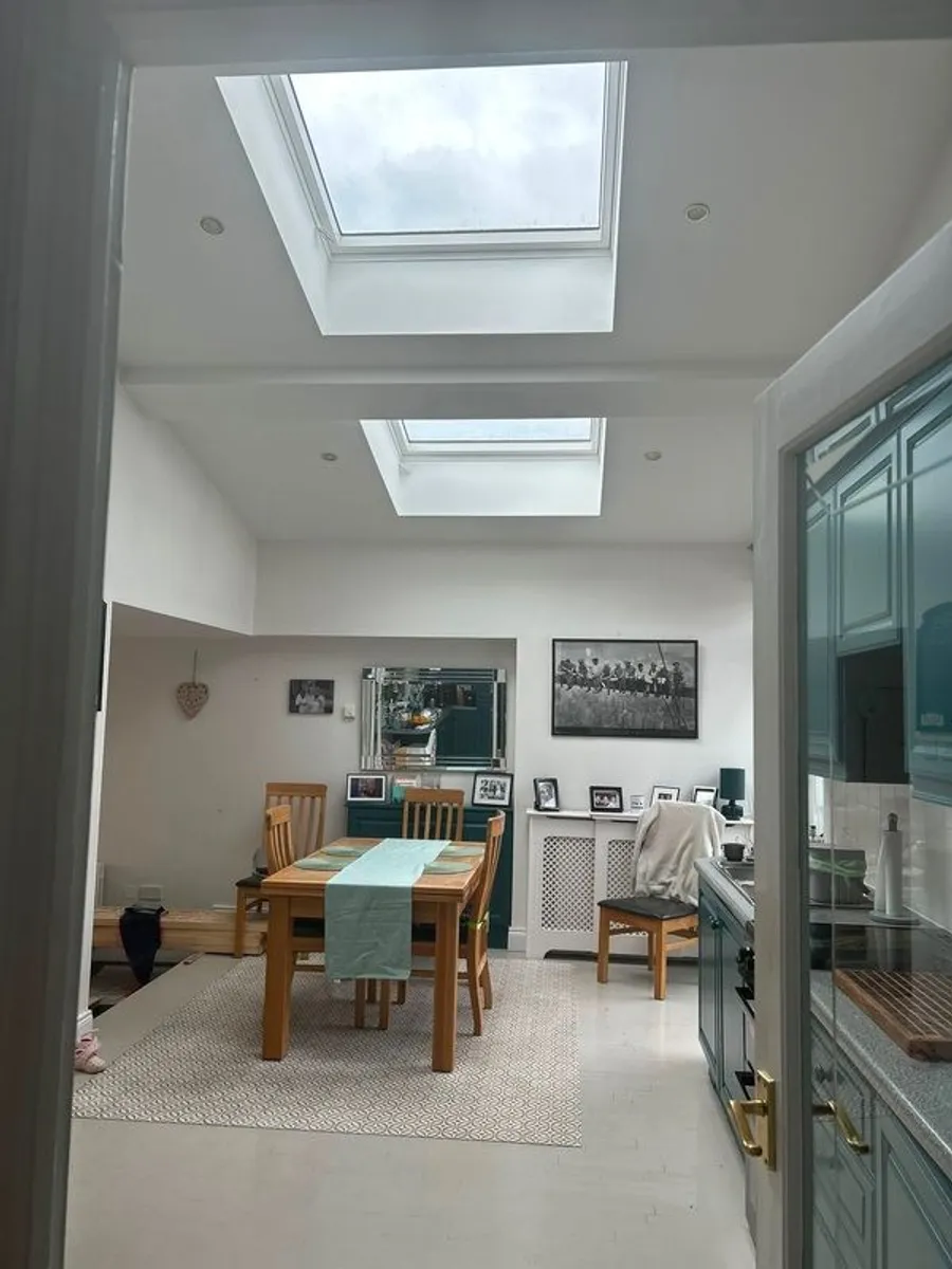 kitchen table and 6 chairs - Image 2