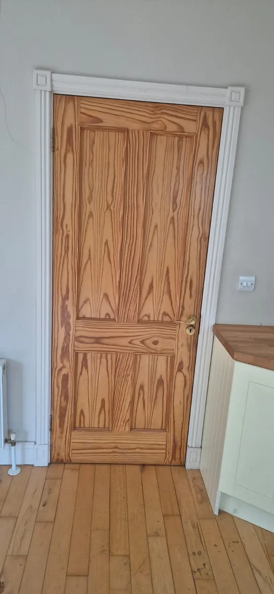 7 x four panel pine veneered internal doors - Image 2