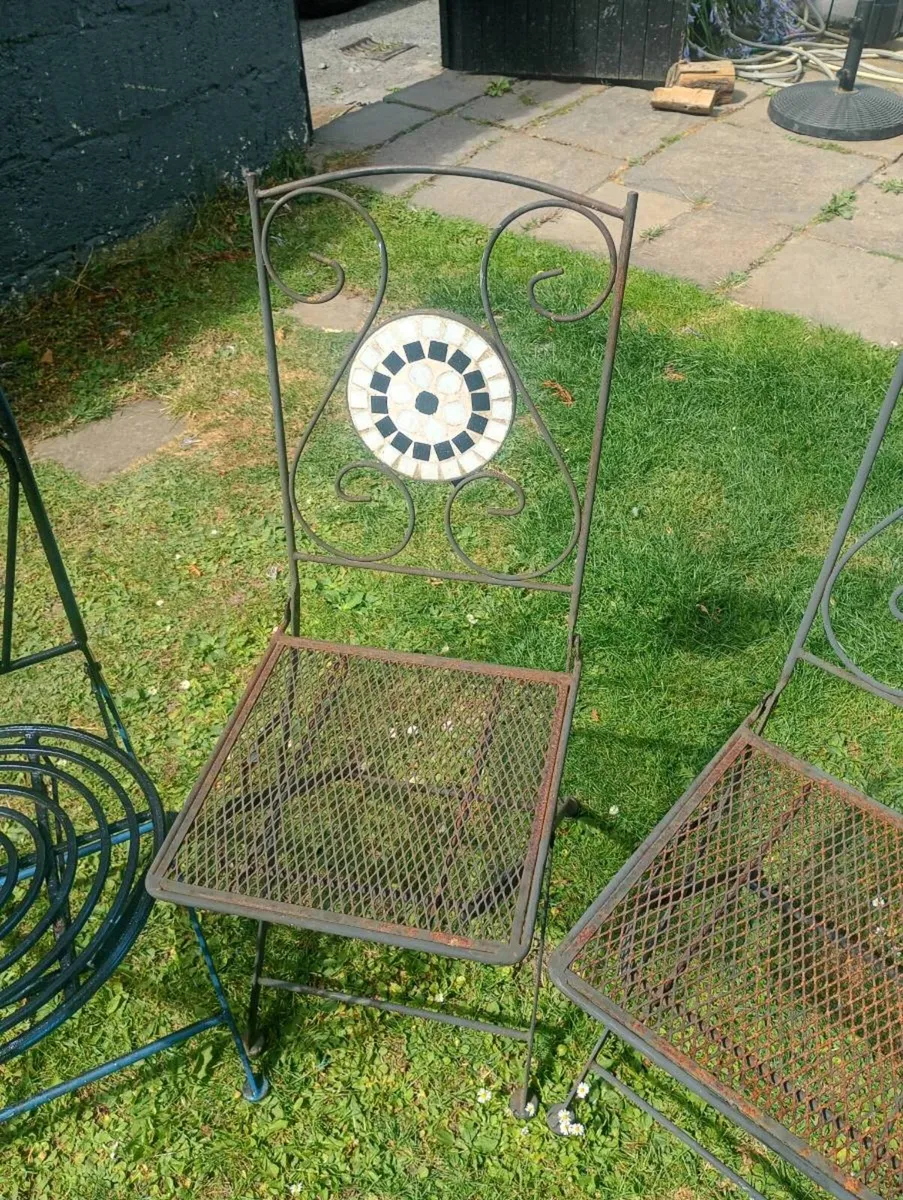 2 iron folding outdoor chairs 20e for the 4 - Image 3