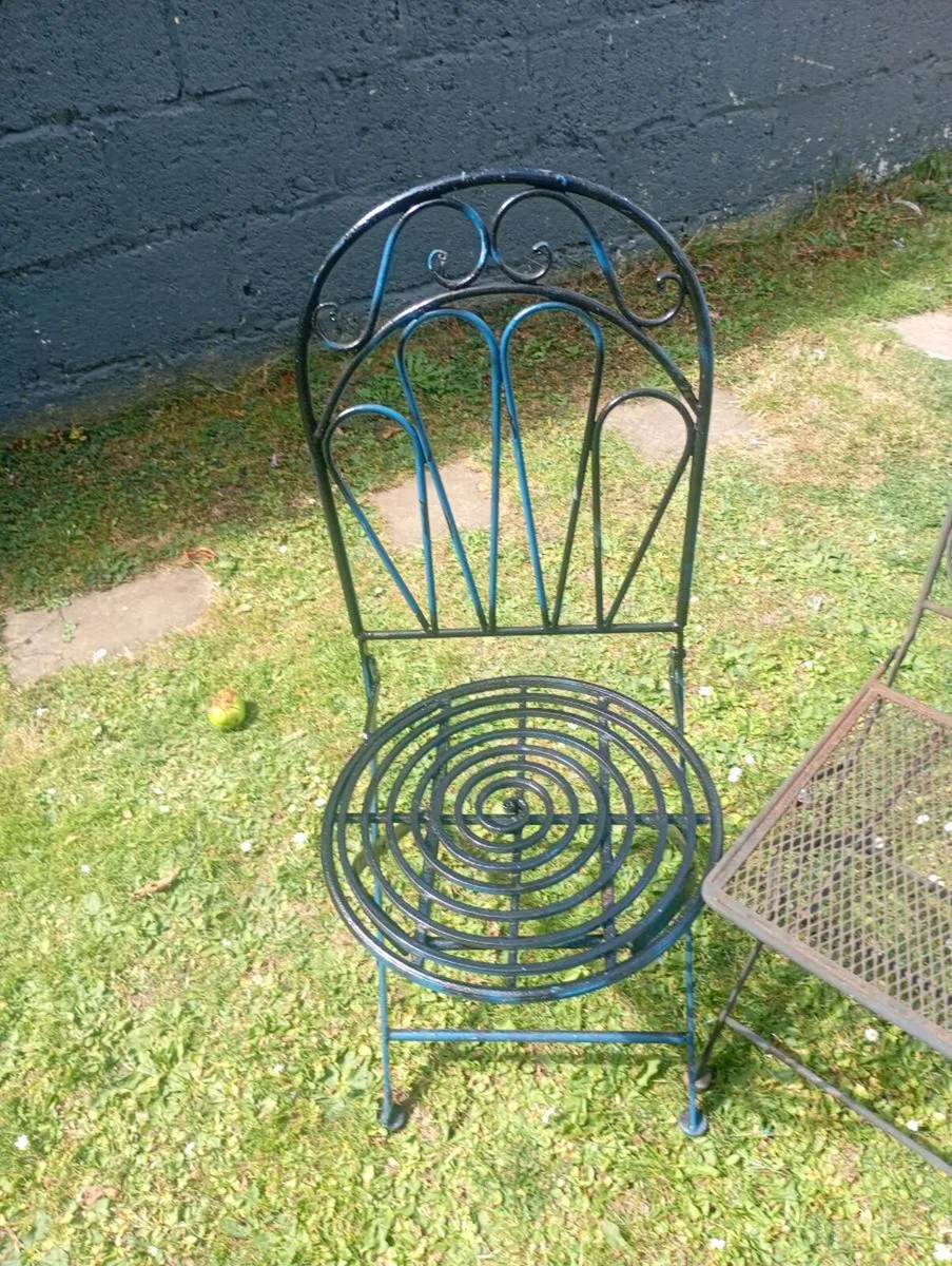 2 iron folding outdoor chairs 20e for the 4 - Image 4