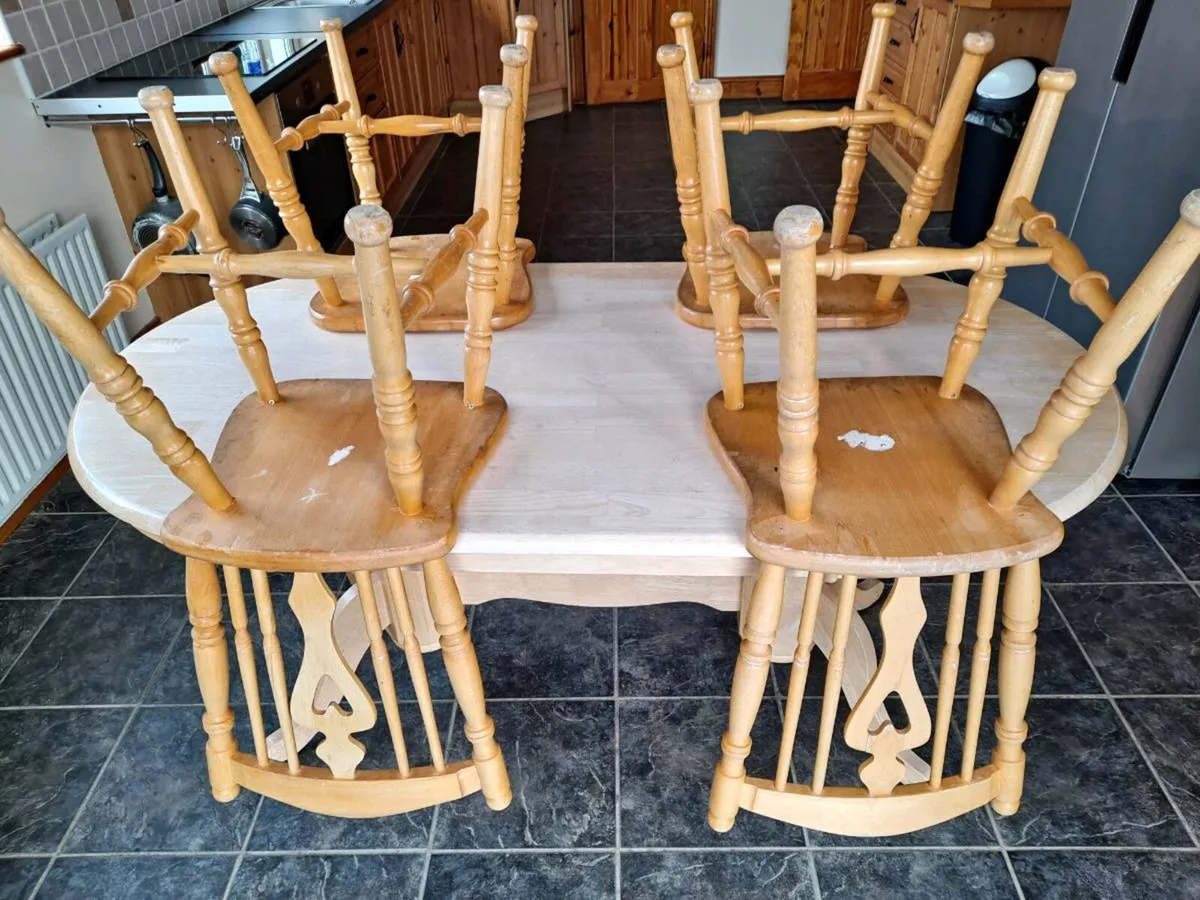 Table and Chairs - Image 3