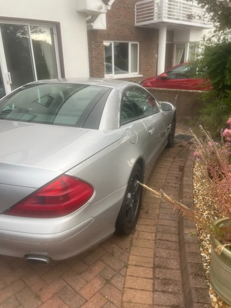 Mercedes - Image 2