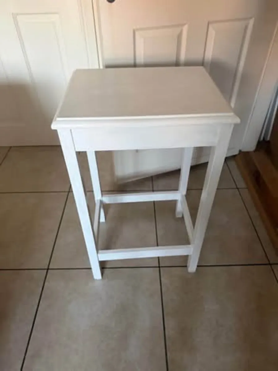 White plant stand - Image 1