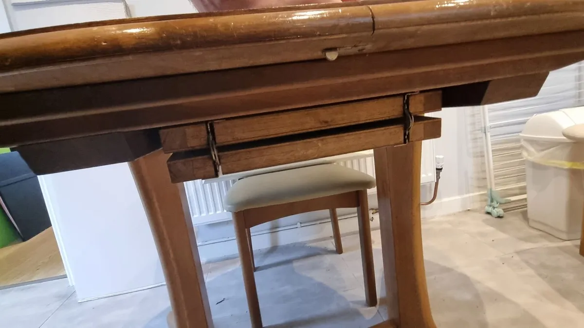 Kitchen table - Image 2