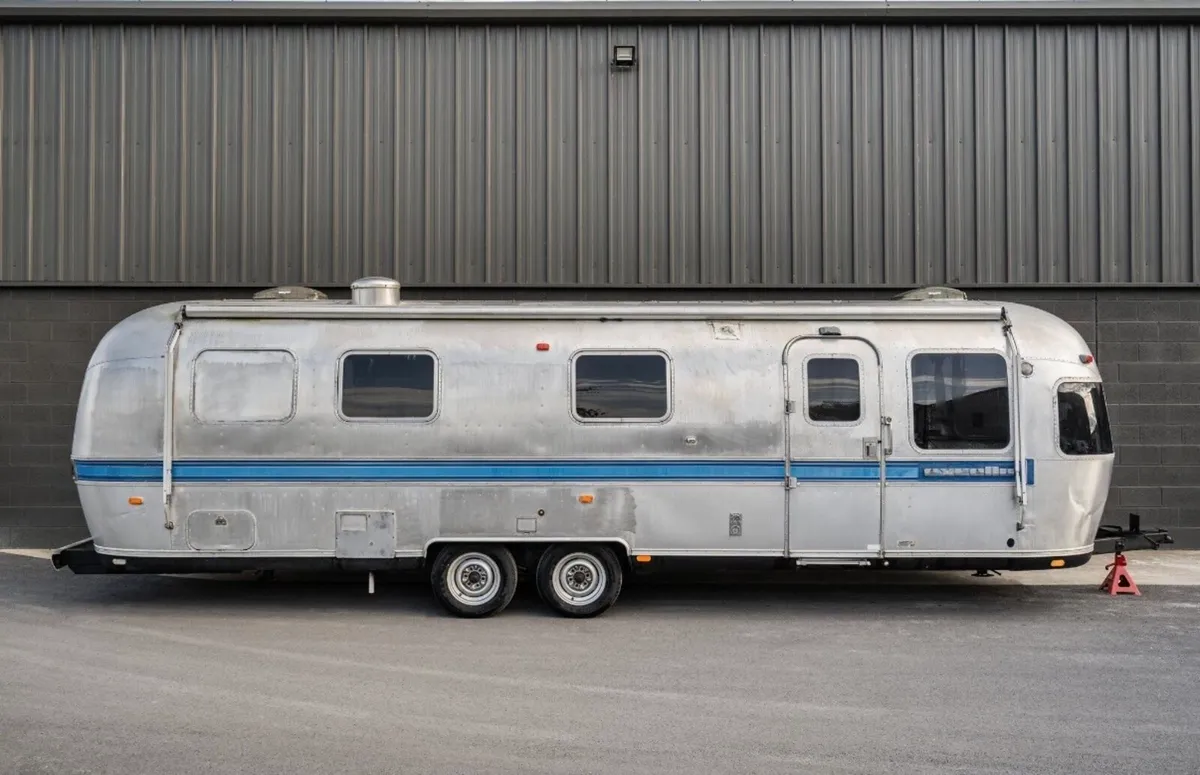 AIRSTREAM  CARAVAN - Image 1