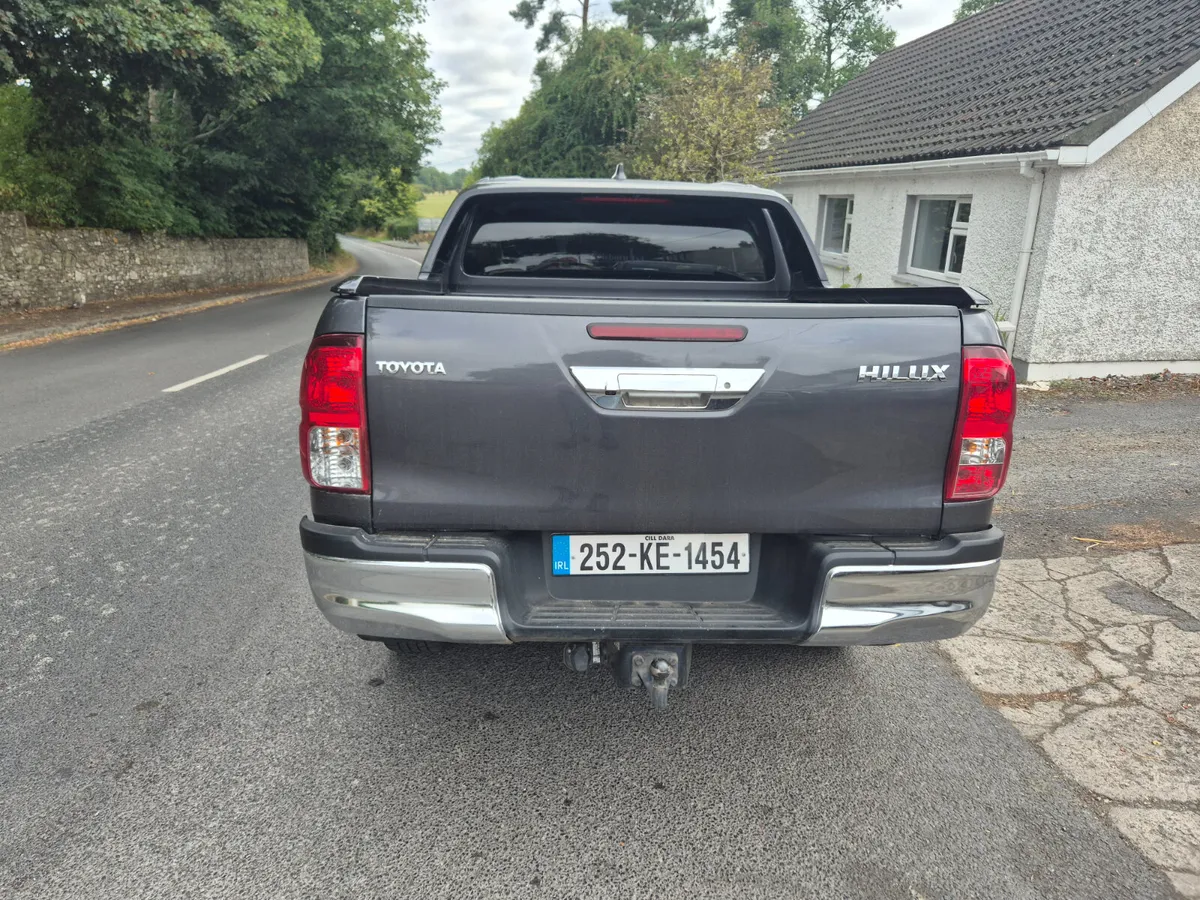 Toyota Hilux 2025 - Image 3