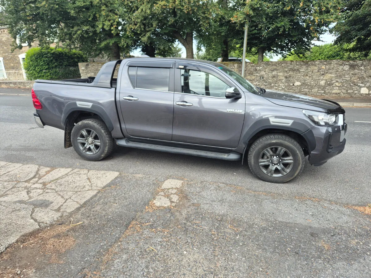 Toyota Hilux 2025 - Image 4