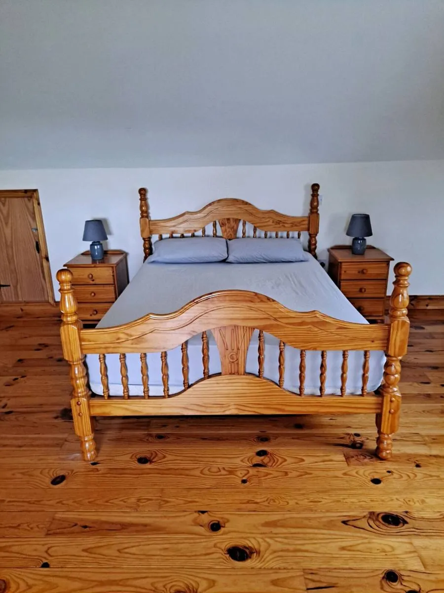 King size bed - Image 3