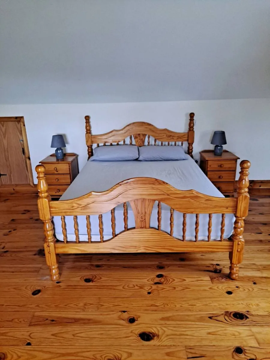 King size bed - Image 4