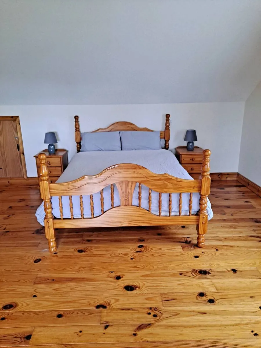 King size bed - Image 1