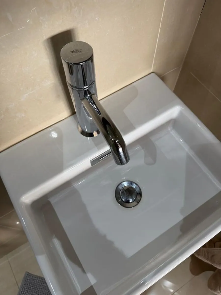 Bathroom En-suite Vogue Suite - Image 4