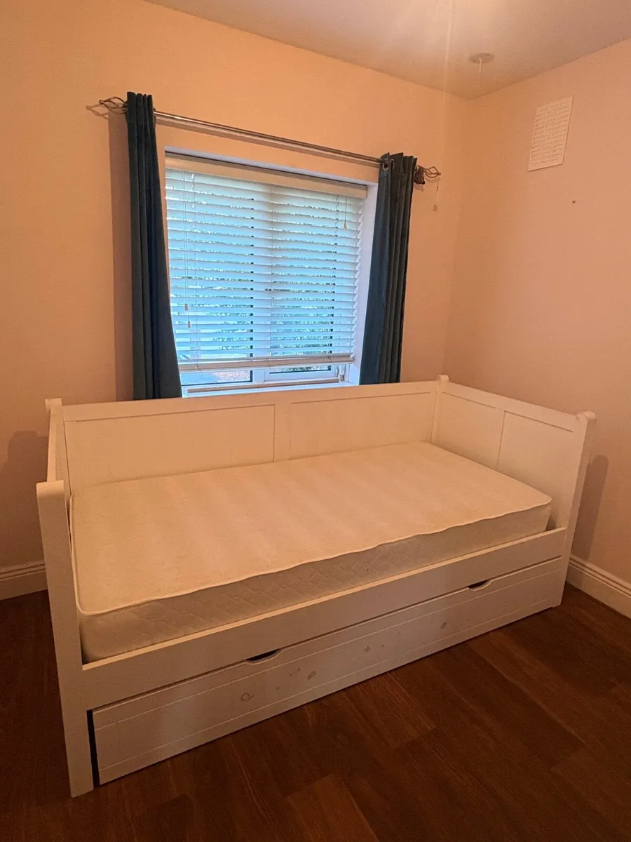 Free to take away- white wooden child’s single bed